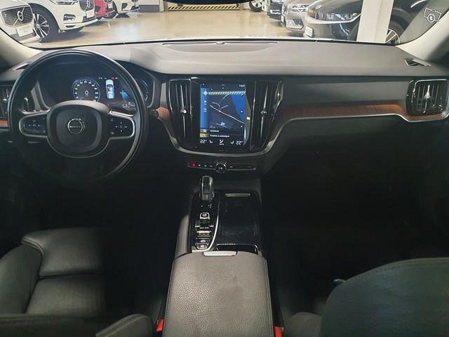VOLVO V60 17