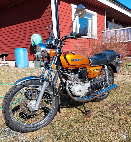 Suzuki GT125 -75, kuva 1