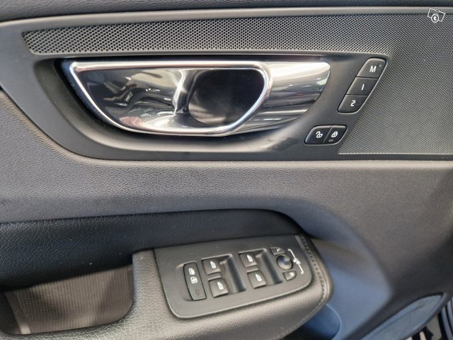 VOLVO XC60 20