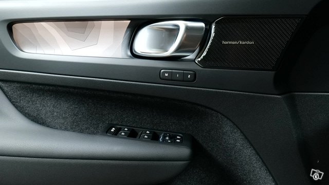 VOLVO C40 17