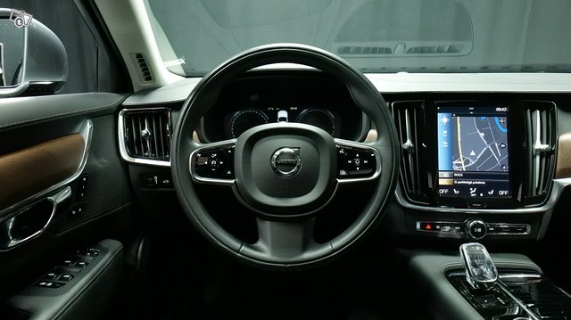 Volvo S90 11