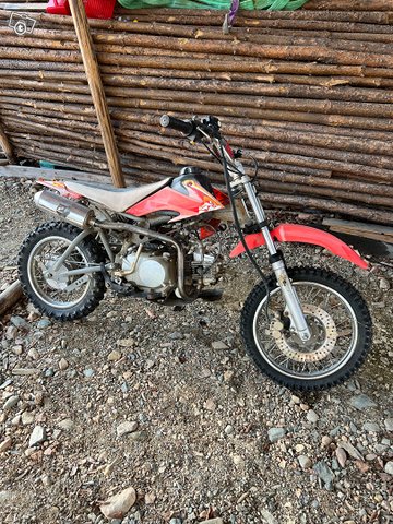 4- tahtinen 80cc crossipyörä
