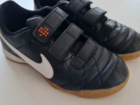 Nike sisäpelikengät, Pallopelit, Urheilu ja ulkoilu, Joensuu, Tori.fi Nike sisäpelikengät, Pallopelit, Urheilu ja ulkoilu, Joensuu, Tori.fi