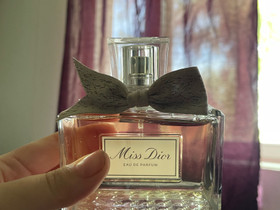 Miss Dior EdP 100ml, Kauneudenhoito ja kosmetiikka, Terveys ja hyvinvointi, Nakkila, Tori.fi Miss Dior EdP 100ml, Kauneudenhoito ja kosmetiikka, Terveys ja hyvinvointi, Nakkila, Tori.fi