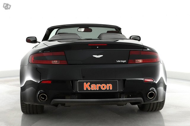Aston Martin Vantage 8