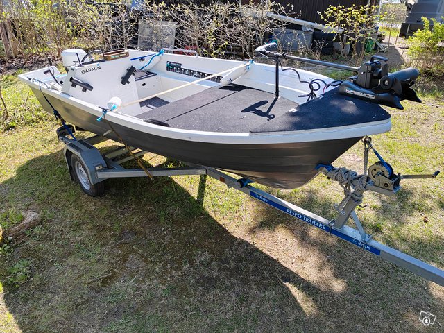 Heittokalastusvene + 20hp moottori, kuva 1