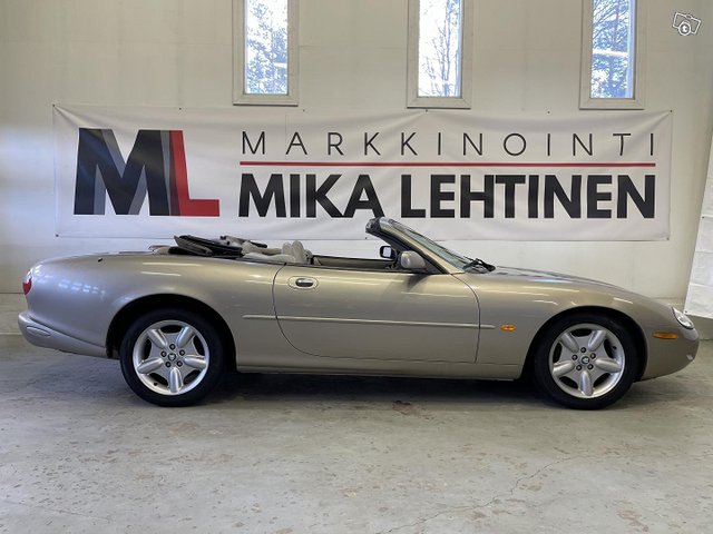 Jaguar XK8 6