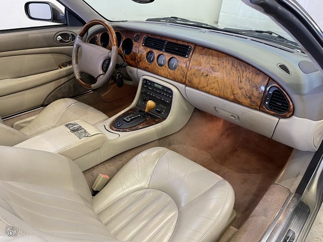 Jaguar XK8 15