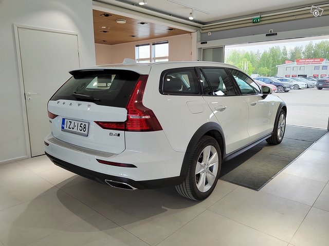 VOLVO V60 Cross Country 2
