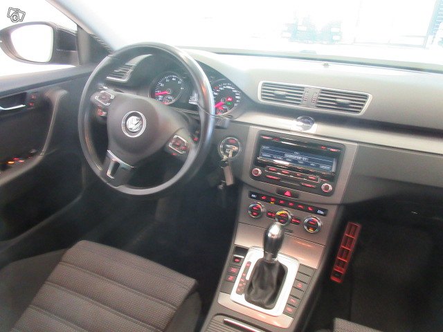 VOLKSWAGEN Passat 21