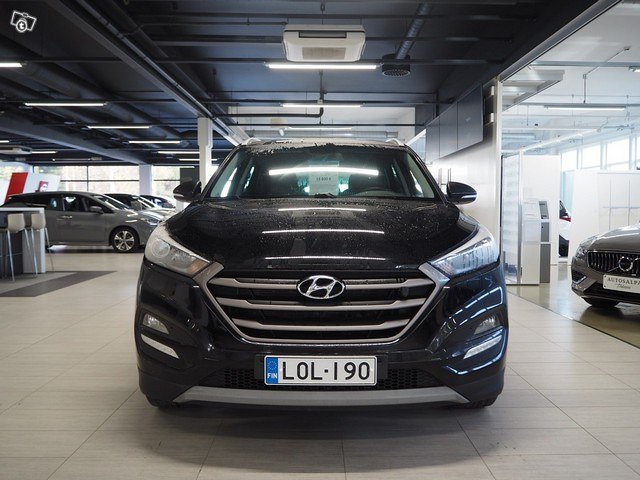 HYUNDAI Tucson 4