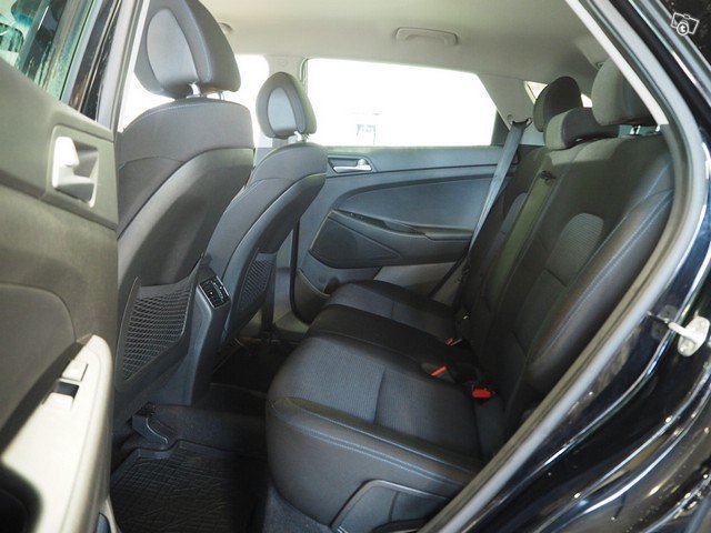 HYUNDAI Tucson 19