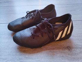 Adidas Predator jalkapallokengät 36, Jalkapallo, Urheilu ja ulkoilu, Akaa, Tori.fi Adidas Predator jalkapallokengät 36, Jalkapallo, Urheilu ja ulkoilu, Akaa, Tori.fi