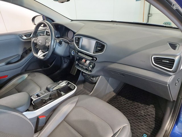 Hyundai IONIQ Electric 9