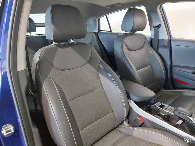 Hyundai IONIQ Electric 10