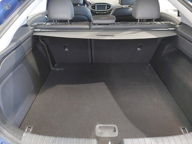 Hyundai IONIQ Electric 12