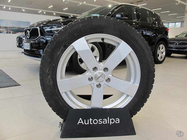 VOLVO XC40 10