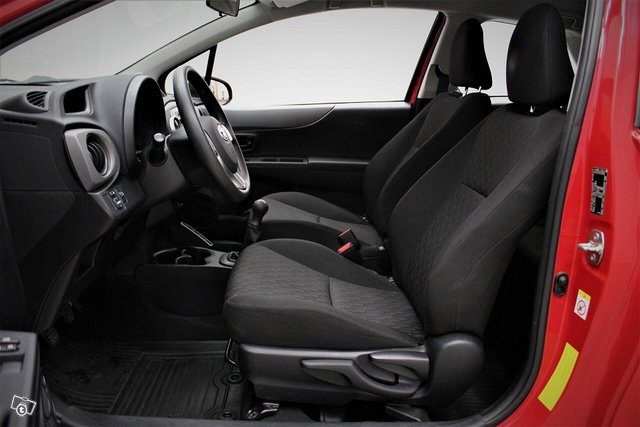 Toyota Yaris 5