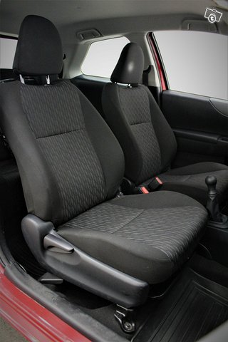 Toyota Yaris 10
