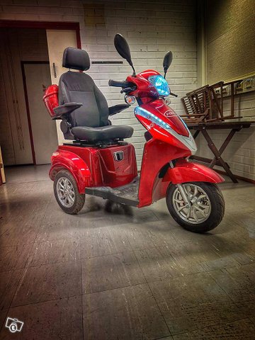 Senioriskootteri Pyrkijä E400, kuva 1