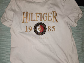 Tommy hilfiger- ja jeans paitoja, Vaatteet ja kengät, Tornio, Tori.fi Tommy hilfiger- ja jeans paitoja, Vaatteet ja kengät, Tornio, Tori.fi
