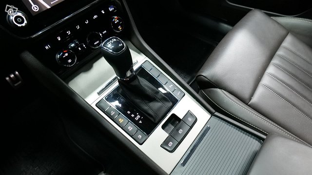 Skoda Superb 8