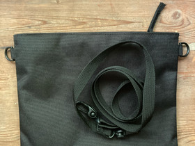 Muji musta laukku/cross body, Laukut ja hatut, Asusteet ja kellot, Helsinki, Tori.fi Muji musta laukku/cross body, Laukut ja hatut, Asusteet ja kellot, Helsinki, Tori.fi