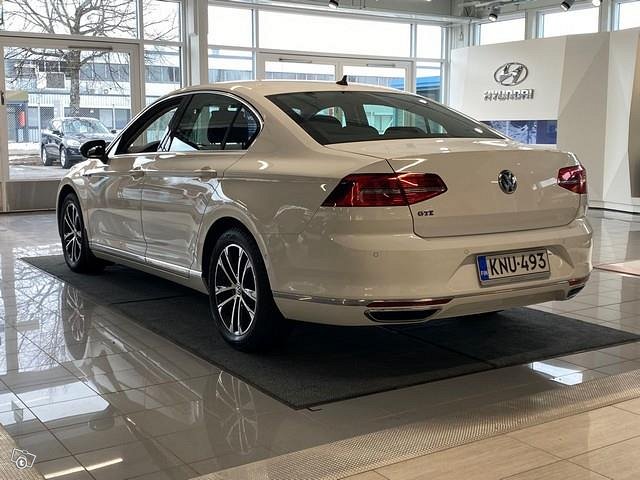 VOLKSWAGEN Passat 6