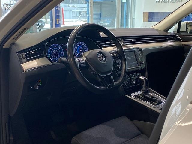 VOLKSWAGEN Passat 7