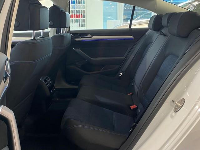 VOLKSWAGEN Passat 23