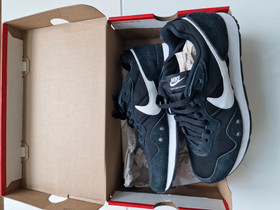 Nike Venture Runner 42.5, Vaatteet ja kengät, Kempele, Tori.fi Nike Venture Runner 42.5, Vaatteet ja kengät, Kempele, Tori.fi