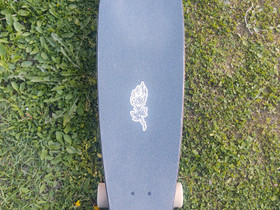 Globe longboard, Rullaluistelu ja skeittaus, Urheilu ja ulkoilu, Hyvinkää, Tori.fi Globe longboard, Rullaluistelu ja skeittaus, Urheilu ja ulkoilu, Hyvinkää, Tori.fi