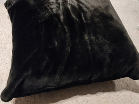 Iso pehmeä musta tyyny - 60x60 kokoa, Matot ja tekstiilit, Sisustus ja huonekalut, Helsinki, Tori.fi Iso pehmeä musta tyyny - 60x60 kokoa, Matot ja tekstiilit, Sisustus ja huonekalut, Helsinki, Tori.fi