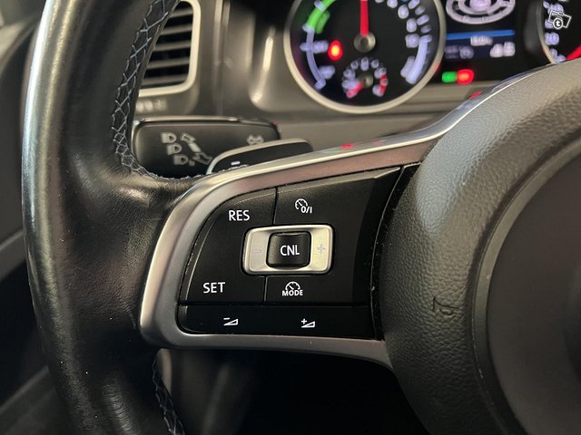 Volkswagen Golf 13