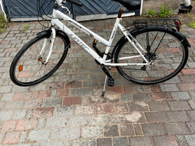 Naisten jupiter 28, Hybridipyörät, Polkupyörät ja pyöräily, Kotka, Tori.fi Naisten jupiter 28, Hybridipyörät, Polkupyörät ja pyöräily, Kotka, Tori.fi