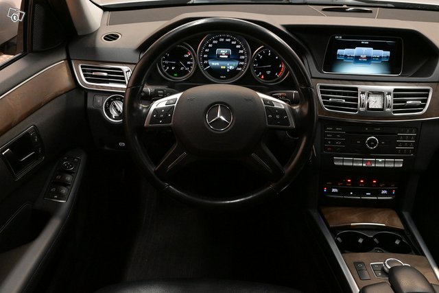 Mercedes-Benz E 16