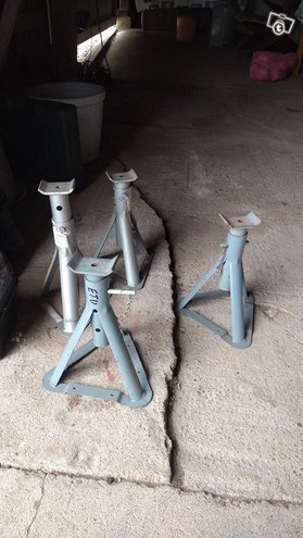 Metalliset apu jalat