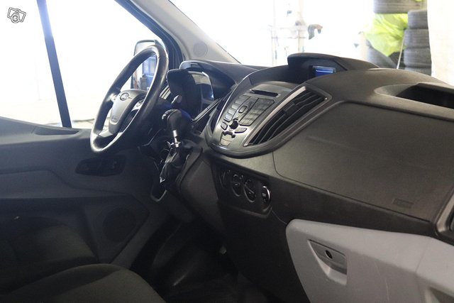Ford Transit 8