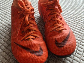 Nike nappikset, Jalkapallo, Urheilu ja ulkoilu, Kangasala, Tori.fi Nike nappikset, Jalkapallo, Urheilu ja ulkoilu, Kangasala, Tori.fi