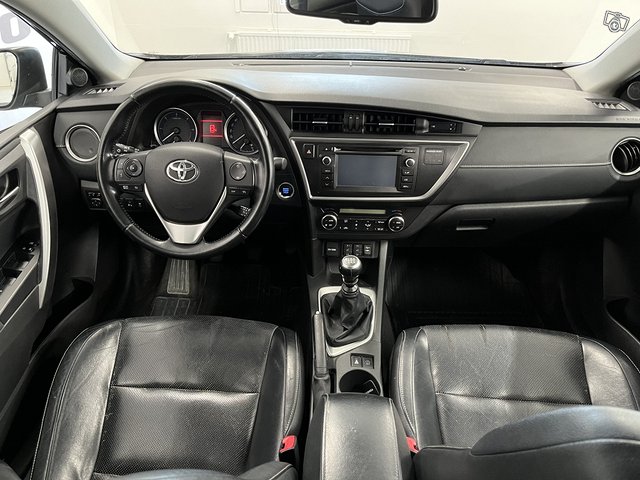 Toyota Auris 9