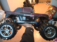 Traxxas E-Maxx harjattomilla shkill (rc auto)