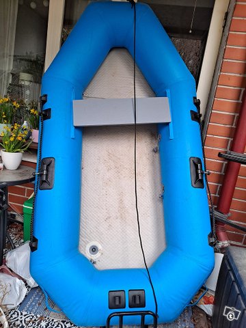 Kumivene 240cm pitkä (sis. Airot ja pumppu), kuva 1