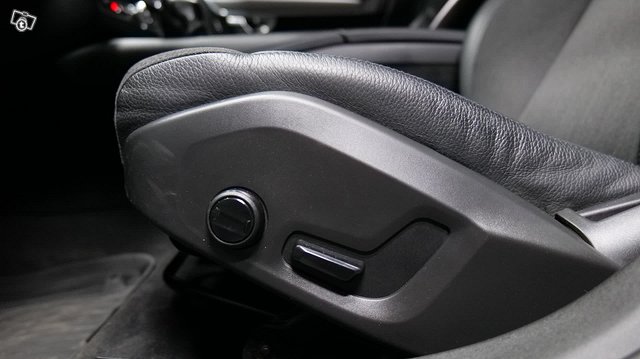 Volvo S90 9