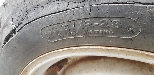 Renkaat traktoriin, kuva 1
