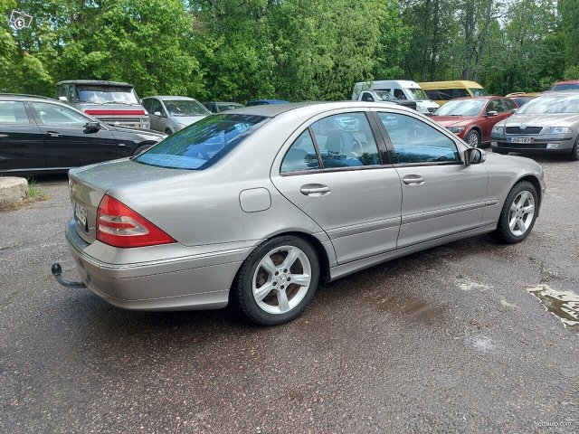 Mercedes-Benz C 8