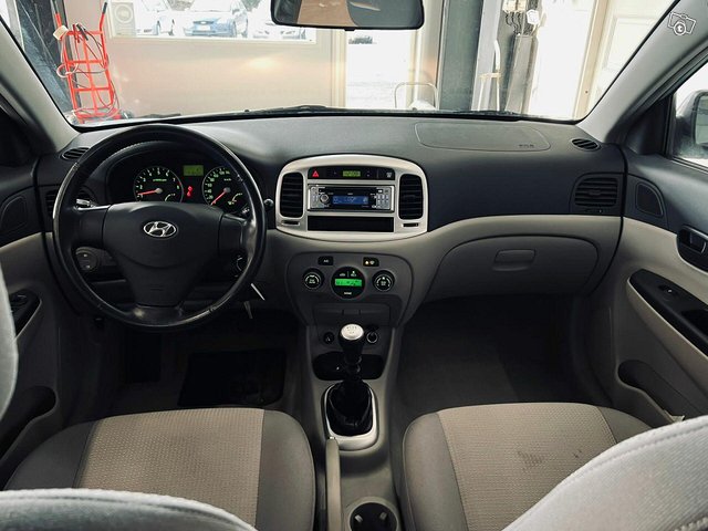 Hyundai Accent 15