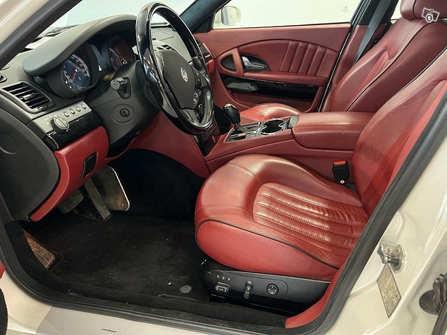 Maserati Quattroporte 18