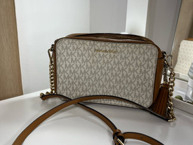 Michael Kors Jet Set laukku, Laukut ja hatut, Asusteet ja kellot, Turku, Tori.fi Michael Kors Jet Set laukku, Laukut ja hatut, Asusteet ja kellot, Turku, Tori.fi