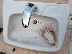 Pesuallas - oras kosketusvapaa hana (3), Kylpyhuoneet, WC:t ja saunat, Rakennustarvikkeet ja työkalut, Pori, Tori.fi Pesuallas - oras kosketusvapaa hana (3), Kylpyhuoneet, WC:t ja saunat, Rakennustarvikkeet ja työkalut, Pori, Tori.fi