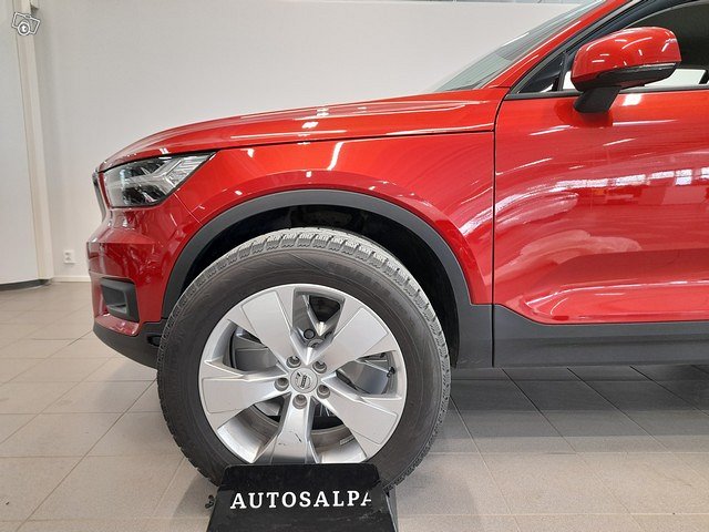 VOLVO XC40 5